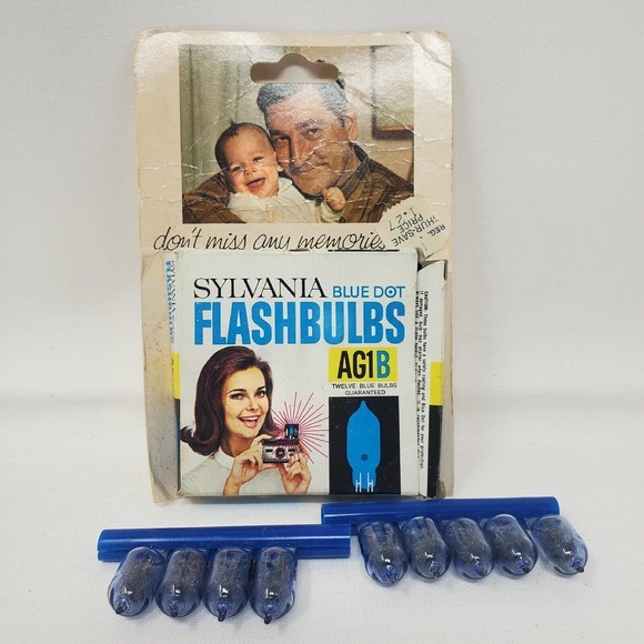 Vintage Sylvania Blue Dot‎ AG1B Flashbulbs 1960s 1970s 1 Open Box Quantity (9) - Picture 2 of 6